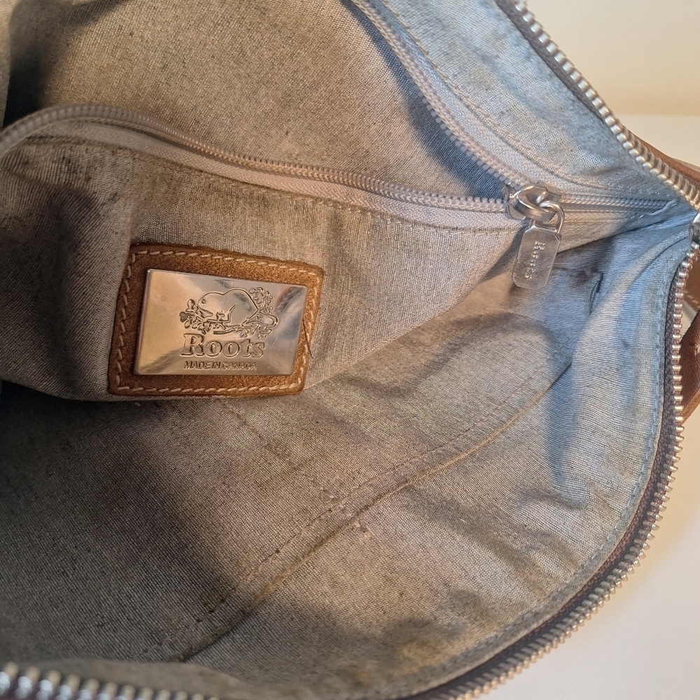 Roots Classic Villiger Leather Cross Body Bag - Picture 9 of 13
